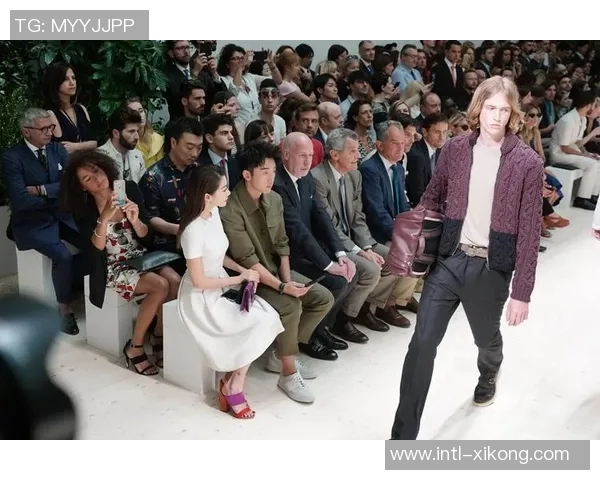 内维斯女友分享巴黎时装周精彩瞬间感受城市每个角落的魔力与魅力 内维斯女友分享巴黎时装周精彩瞬间感受城市每个角落的魔力与魅力