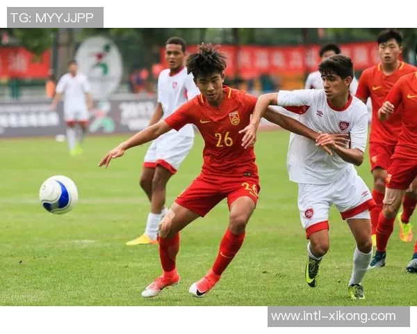 利桑德罗随队恢复有球训练预计10月底前重返赛场 利桑德罗随队恢复有球训练预计10月底前重返赛场