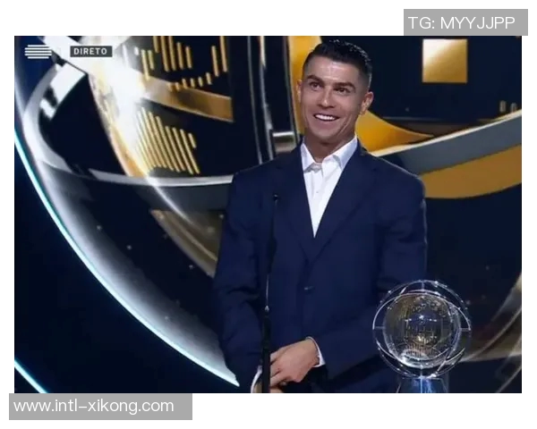 C罗荣获葡萄牙环球声望奖在社交媒体分享喜悦与感激之情 C罗荣获葡萄牙环球声望奖在社交媒体分享喜悦与感激之情