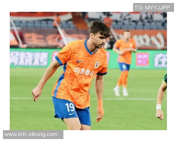 卡扎伊什维利与妻子共享东京之旅美好时光尽显劳逸结合生活态度