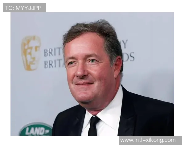 女主持与皮尔斯激辩感情界限亲吻与搂抱的道德考量 女主持与皮尔斯激辩感情界限亲吻与搂抱的道德考量